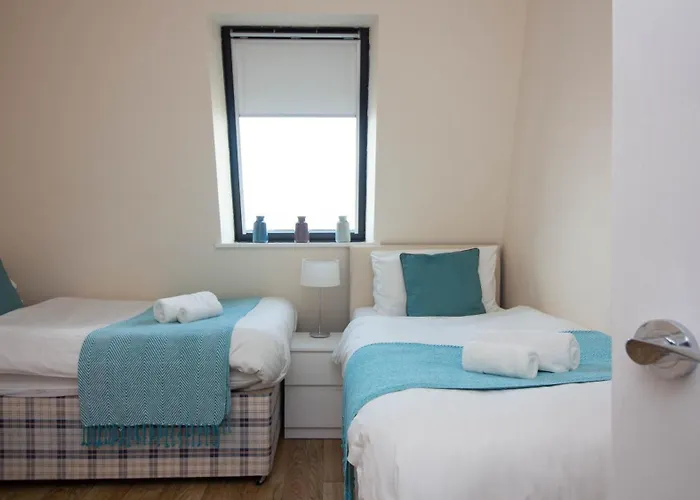 Stayzo Castle Point 18 Apartments - Premier Lodge
