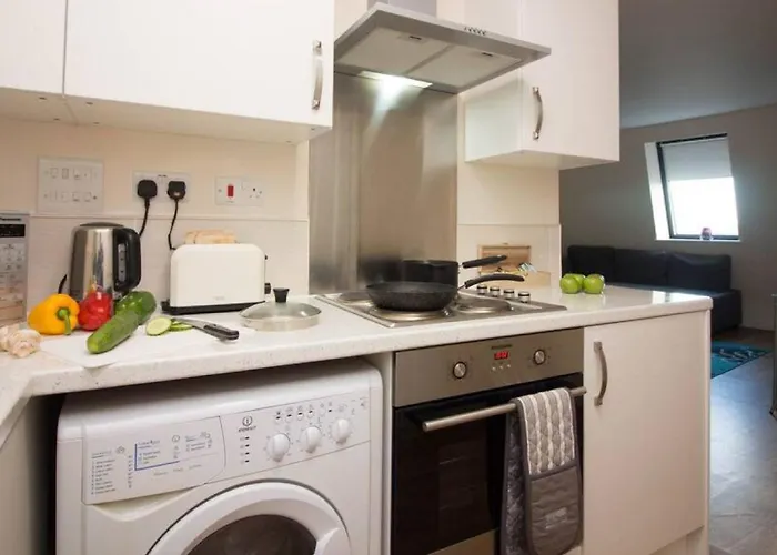 Stayzo Castle Point 18 Apartments - Premier Lodge